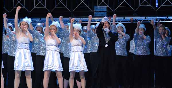Tommy Thompson and chorus in 'Musical Comedy Showtune'